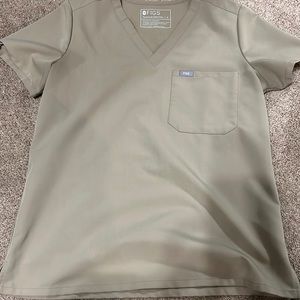 FIGS Women’s Latte Catarina- One- Pocket Scrub Top